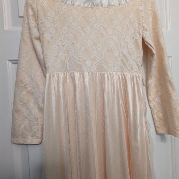 Women's Vintage Style Dress (Medium, about size 4 in US Women's Sizing) in Cream - Picture 5 of 7